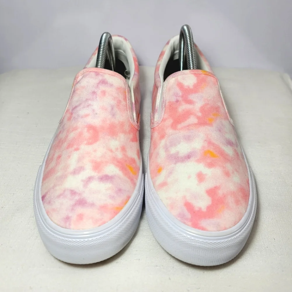 No Boundaries Women Size 10 Twin Gore slip ons.